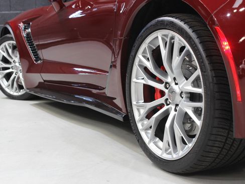 Used 2016 Chevrolet Corvette Z06 w/ 3LZ Preferred Equipment Group image 19