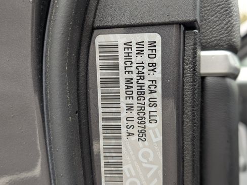 Used 2024 Jeep Grand Cherokee Limited w/ Black Appearance Package image 40