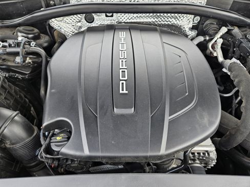 Certified 2021 Porsche Macan AWD/4WD image 30