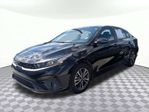Used 2023 Kia Forte LXS w/ LXS Technology Package FWD image 5