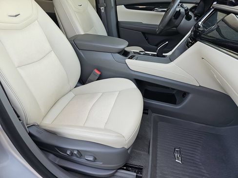 Used 2020 Cadillac XT6 Premium Luxury w/ LPO, Floor Liner Package AWD/4WD image 10