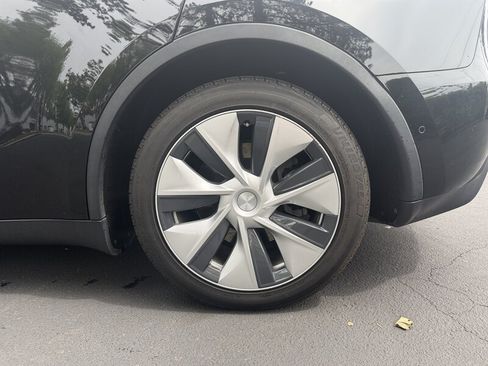 Used 2021 Tesla Model Y Long Range AWD/4WD image 21