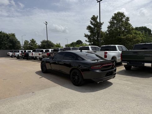 Used 2016 Dodge Charger R/T RWD image 4