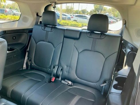 Used 2023 Honda Pilot Touring image 12