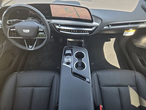 New 2025 Cadillac Lyriq Luxury image 18