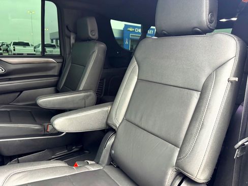 Used 2022 Chevrolet Suburban Z71 image 18