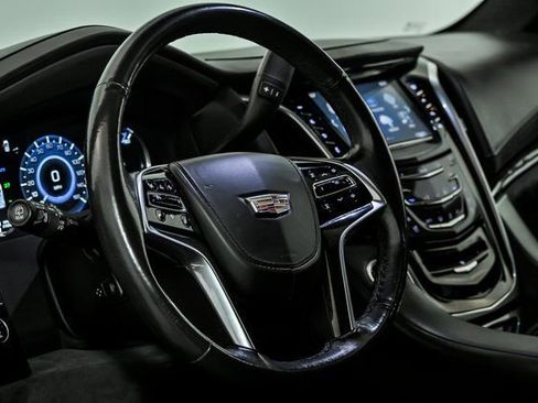 Used 2019 Cadillac Escalade ESV Platinum image 18
