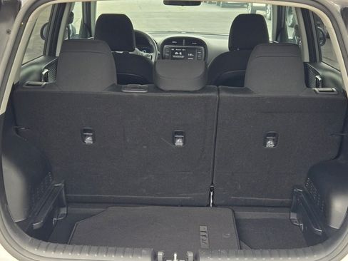 Used 2025 Kia Soul LX w/ LX Technology Package FWD image 13