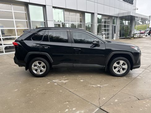 Used 2021 Toyota RAV4 XLE w/ Convenience Package AWD/4WD image 10