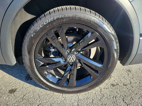Certified 2023 Volkswagen Tiguan SE R-Line FWD image 26