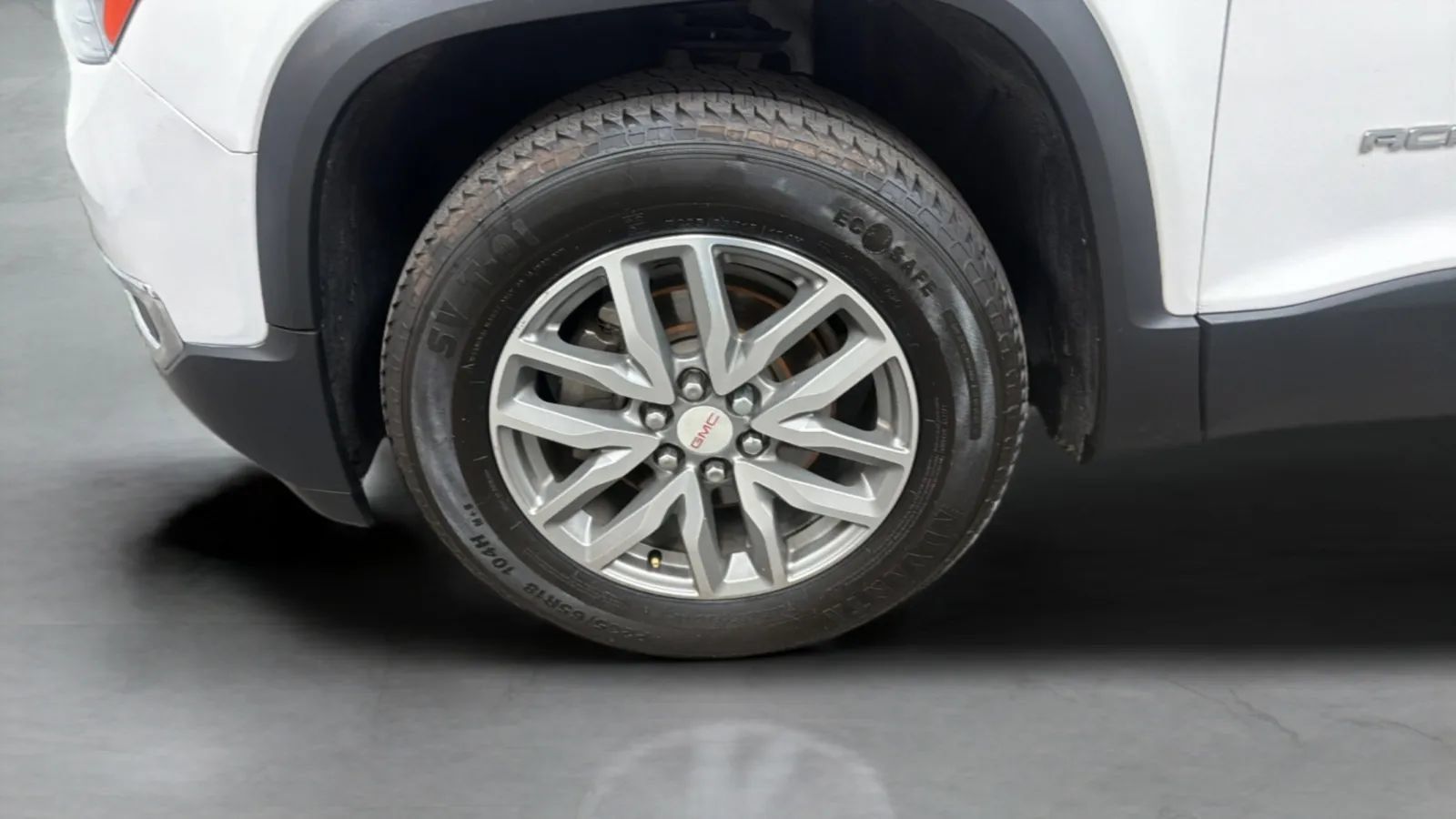 Used 2018 GMC Acadia SLE w/ LPO, Cargo Package FWD image 29