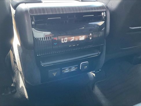 Used 2024 Jeep Wagoneer Series II w/ Flexible Seating Group RWD image 34