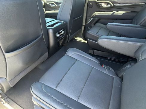 Used 2024 GMC Yukon Denali w/ Advanced Technology Package AWD/4WD image 24