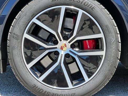 Certified 2025 Porsche Cayenne S AWD/4WD image 15