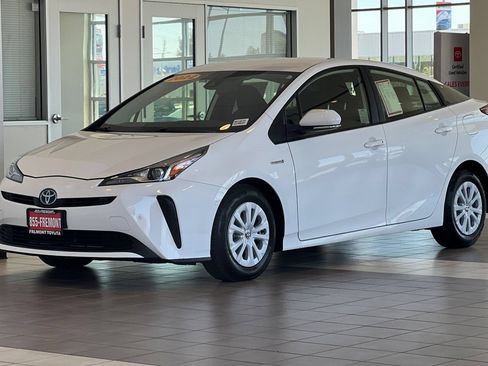 Certified 2022 Toyota Prius LE FWD image 8