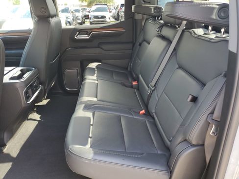 Used 2025 GMC Sierra 1500 Denali w/ Denali Reserve Package AWD/4WD image 11