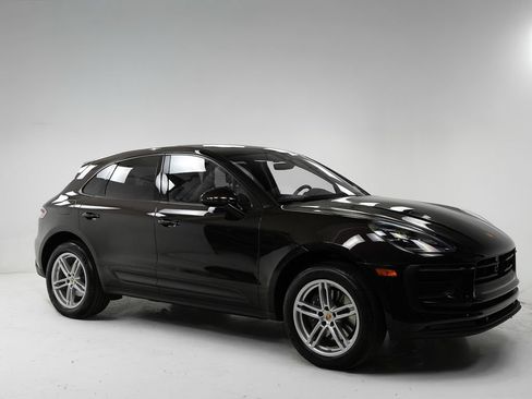 Used 2023 Porsche Macan AWD/4WD image 2