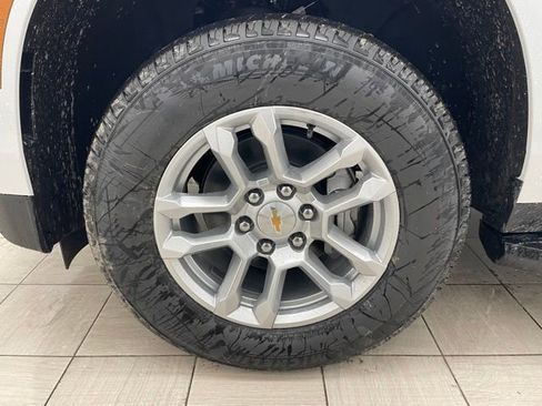 New 2026 Chevrolet Suburban LS image 7