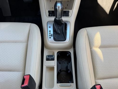 Used 2013 Volkswagen Tiguan SE FWD image 15