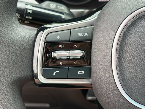 Used 2023 Kia Sorento LX FWD image 16