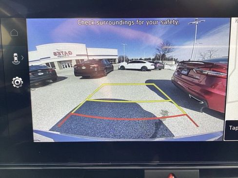 Used 2025 Hyundai Elantra SEL image 21