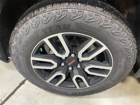 Used 2022 GMC Sierra 1500 AT4 w/ AT4 Preferred Package image 10