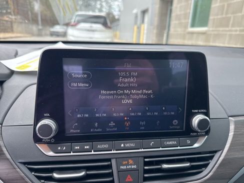 Used 2025 Nissan Altima 2.5 SV image 15