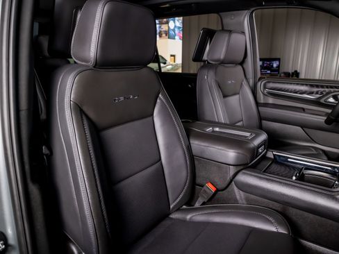 Used 2024 GMC Yukon XL Denali w/ Max Trailering Package image 32