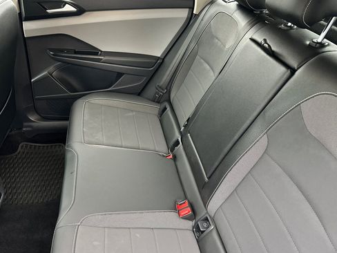 Certified 2022 Volkswagen Taos SE image 12