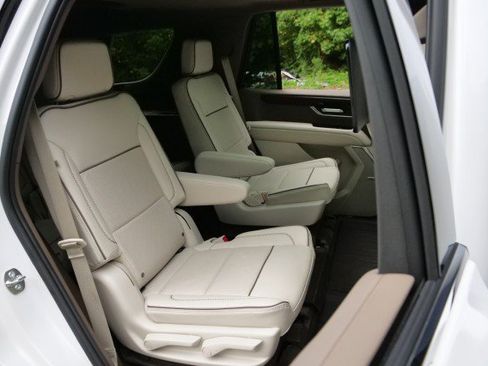 Used 2025 GMC Yukon Denali w/ Denali Reserve Package RWD image 45