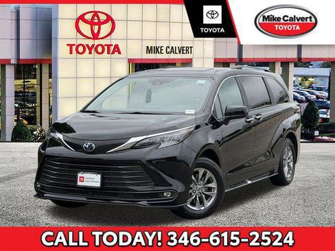 Certified 2025 Toyota Sienna XLE FWD image 1