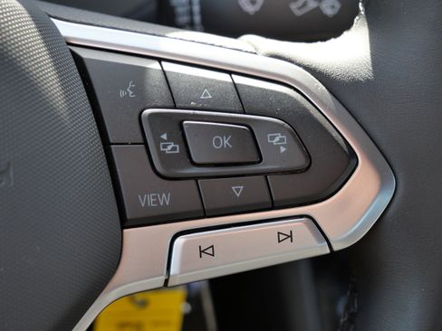 Certified 2025 Volkswagen Jetta Sport image 32