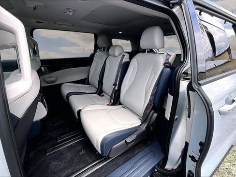 Used 2025 Kia Carnival SX Prestige FWD image 22