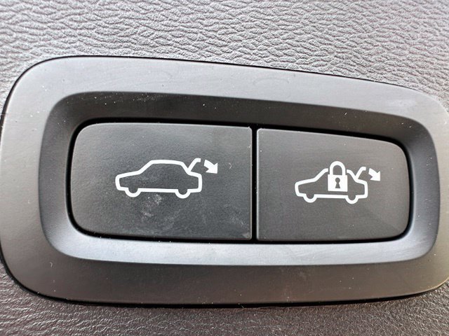 Used 2023 Volvo XC40 Recharge Ultimate w/ Protection Package Premier AWD/4WD image 13