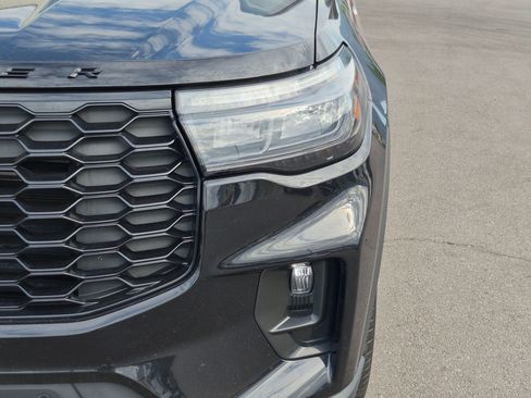Used 2025 Ford Explorer ST-Line w/ ST-Line Street Pack AWD/4WD image 13