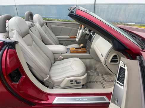 Used 2004 Cadillac XLR RWD image 29