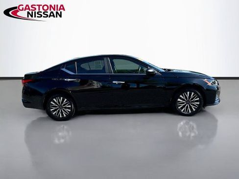 Certified 2025 Nissan Altima 2.5 SV FWD image 10