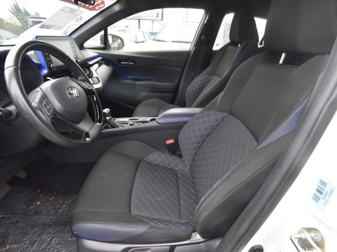 Used 2021 Toyota C-HR XLE FWD image 2