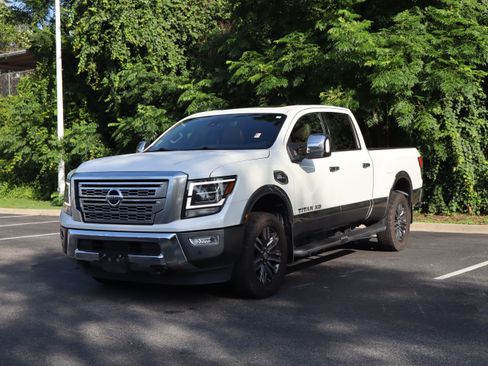 Used 2023 Nissan Titan Platinum Reserve w/ Moonroof Package AWD/4WD image 5