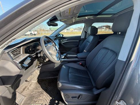 Used 2023 Audi e-tron Premium w/ Convenience Plus Package image 11