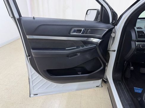Used 2018 Ford Explorer XLT w/ Equipment Group 202A FWD image 20