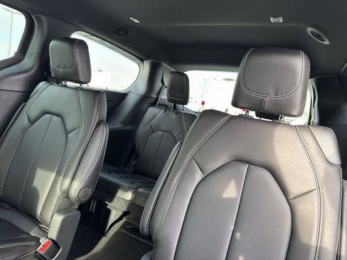 New 2026 Chrysler Pacifica Select image 31