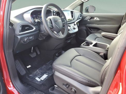 New 2026 Chrysler Voyager LX image 17