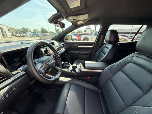 Used 2025 GMC Terrain Elevation w/ Elevation Premium Package AWD/4WD image 32