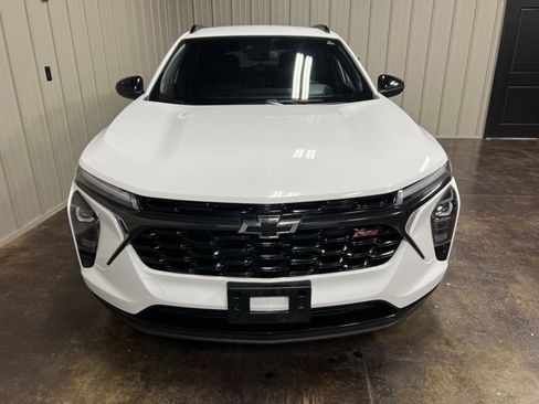 Used 2024 Chevrolet Trax RS w/ Driver Confidence Package image 2