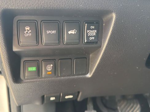 Used 2016 Nissan Rogue SV w/ SV Premium Package FWD image 11