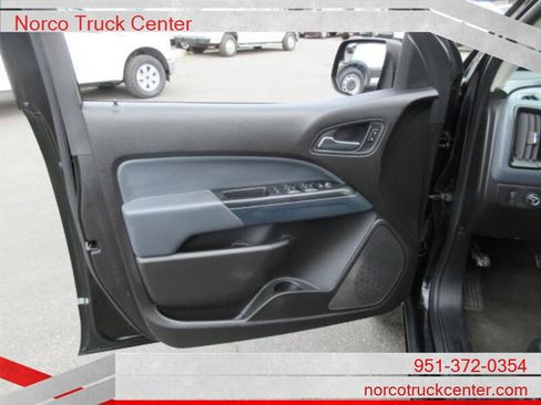 Used 2016 Chevrolet Colorado Z71 w/ Z71 Midnight Edition image 9