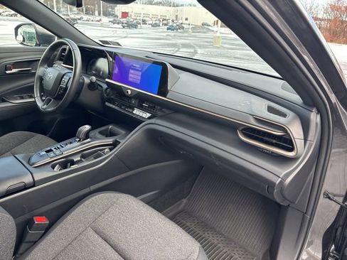 Used 2023 Toyota Crown XLE image 11