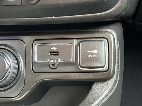 Certified 2022 Jeep Renegade Latitude w/ Convenience Group AWD/4WD image 37