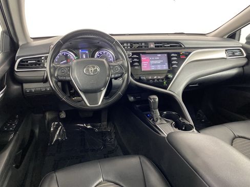 Used 2018 Toyota Camry SE w/ Moonroof Package FWD image 18